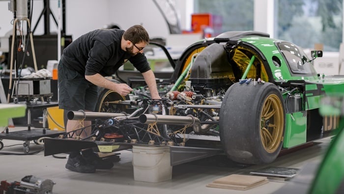 Checking Rodin Cars Sintura Engine-700