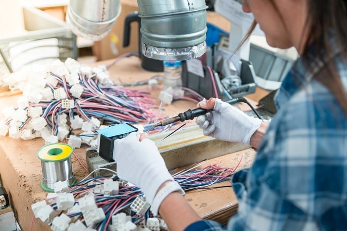 Soldering parts